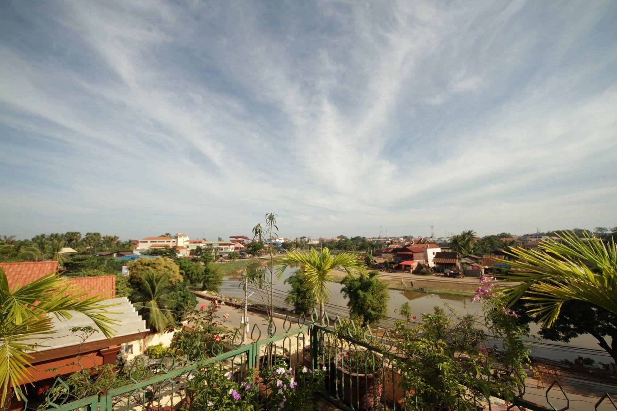 Siem Reap Riverside Hotel Bagian luar foto