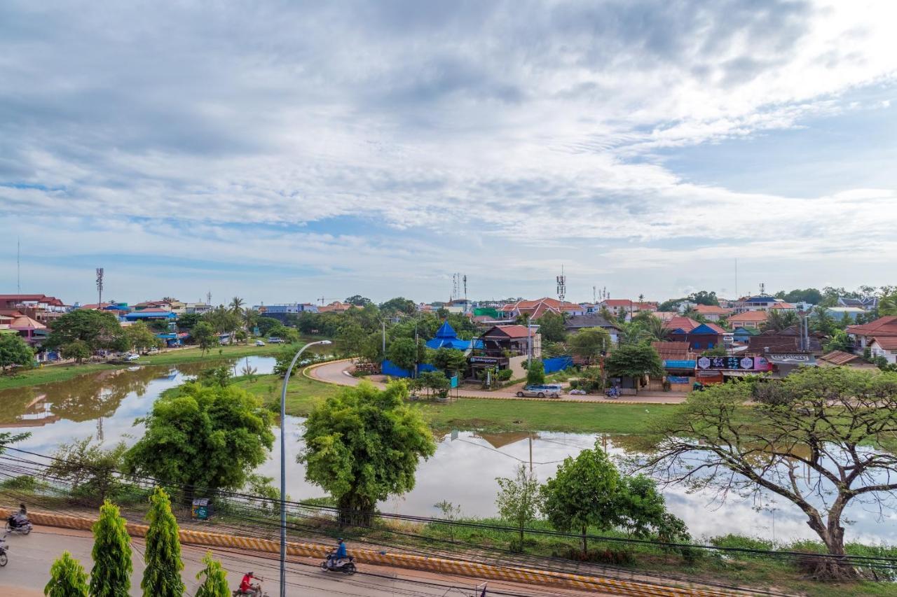 Siem Reap Riverside Hotel Bagian luar foto